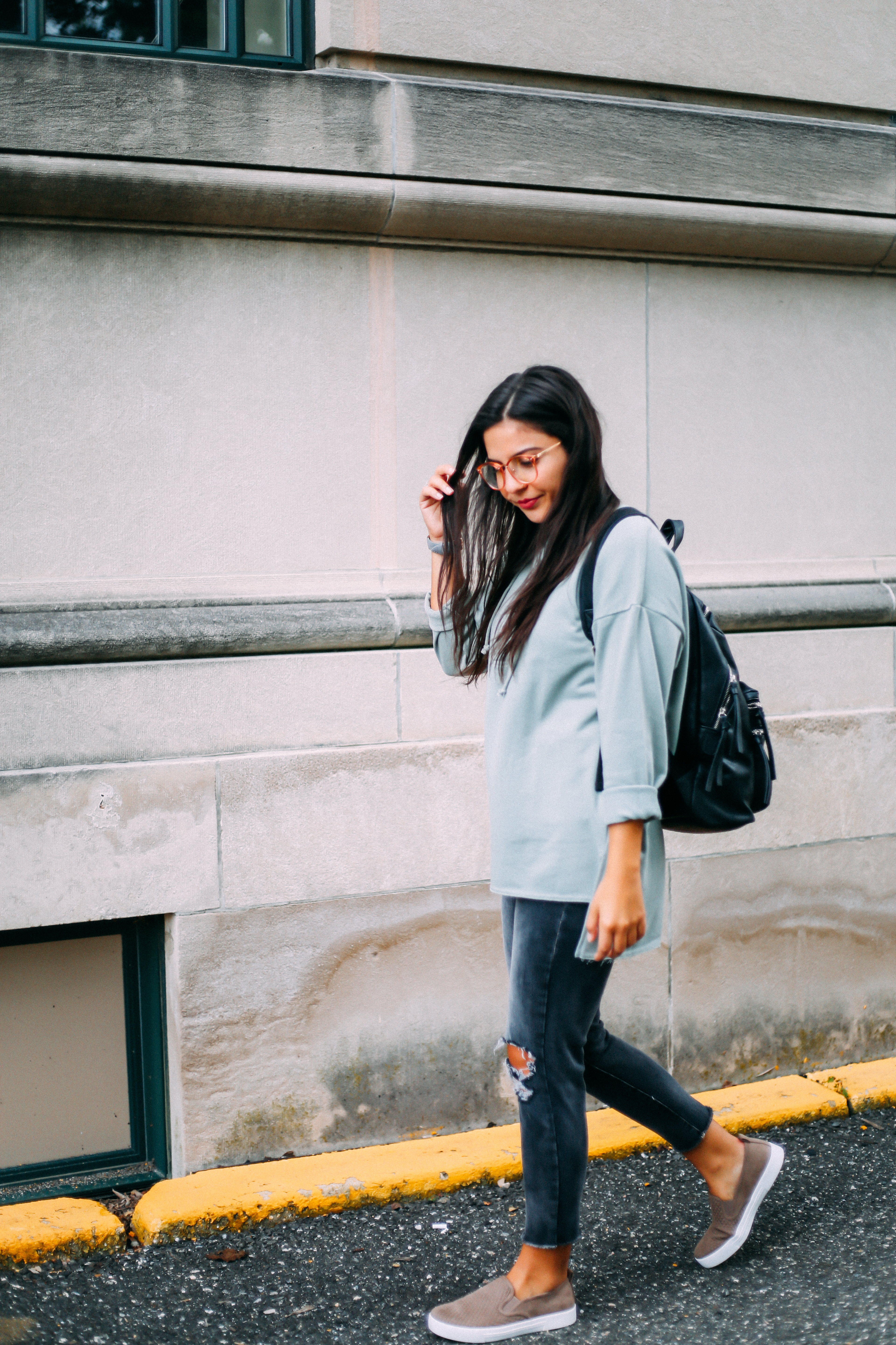 ripped-jeans-lace-up-sweatshirt-21