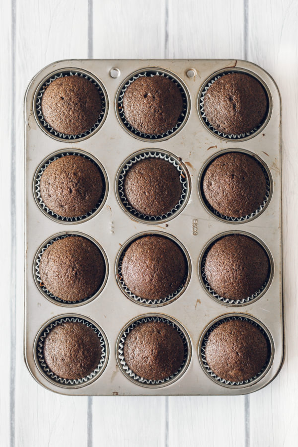 vegan-chocolate-cupcakes-4