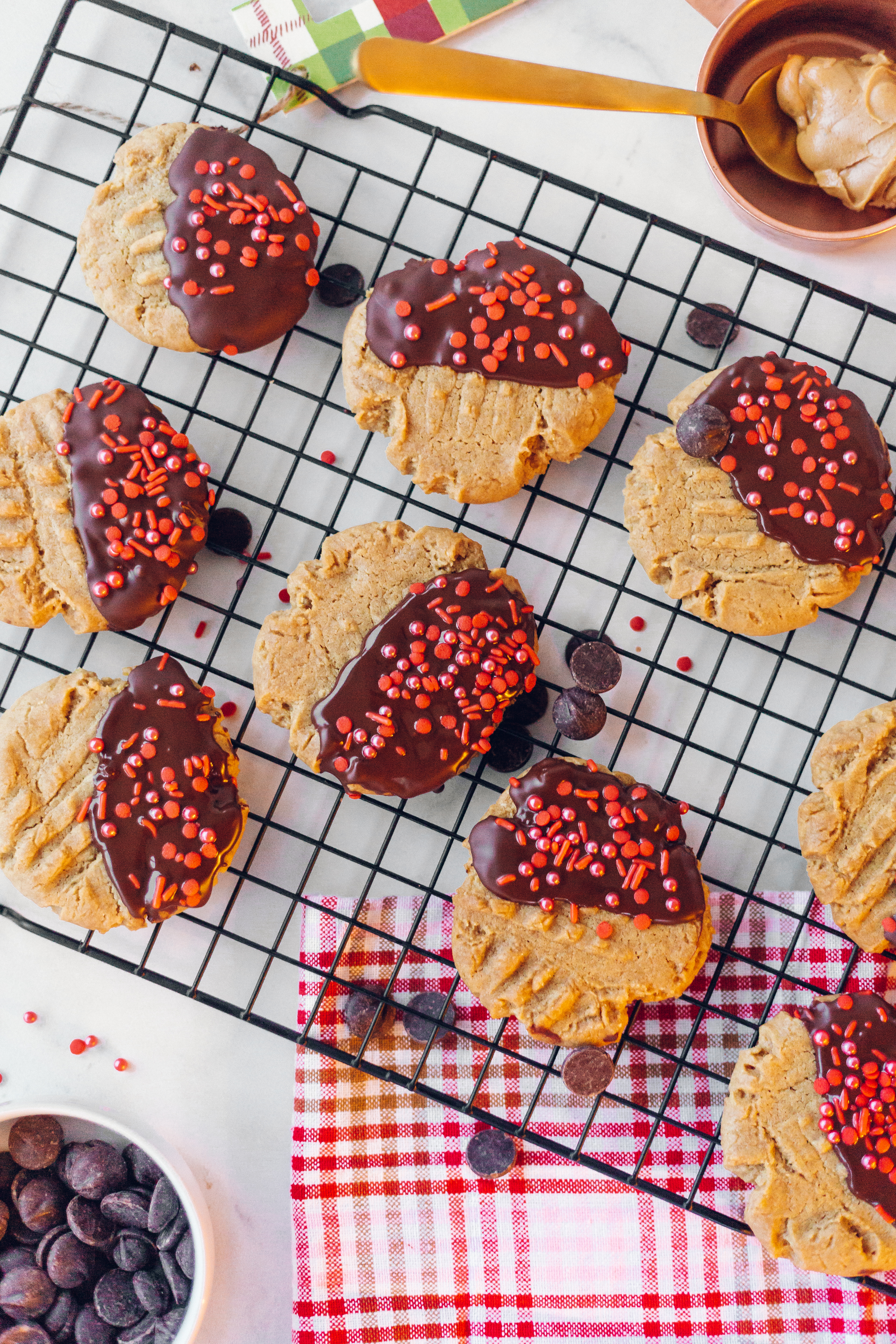 soft vegan peanut butter chocolate cookies